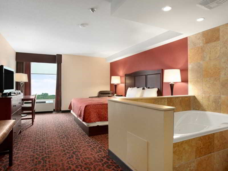 Ramada By Wyndham Falls/fallsview Hotel