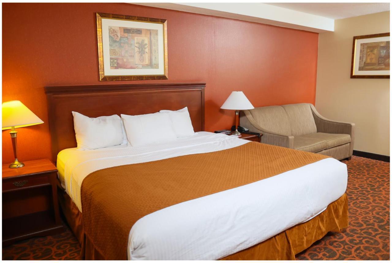 Ramada By Wyndham Falls/fallsview 3* Niagara Falls