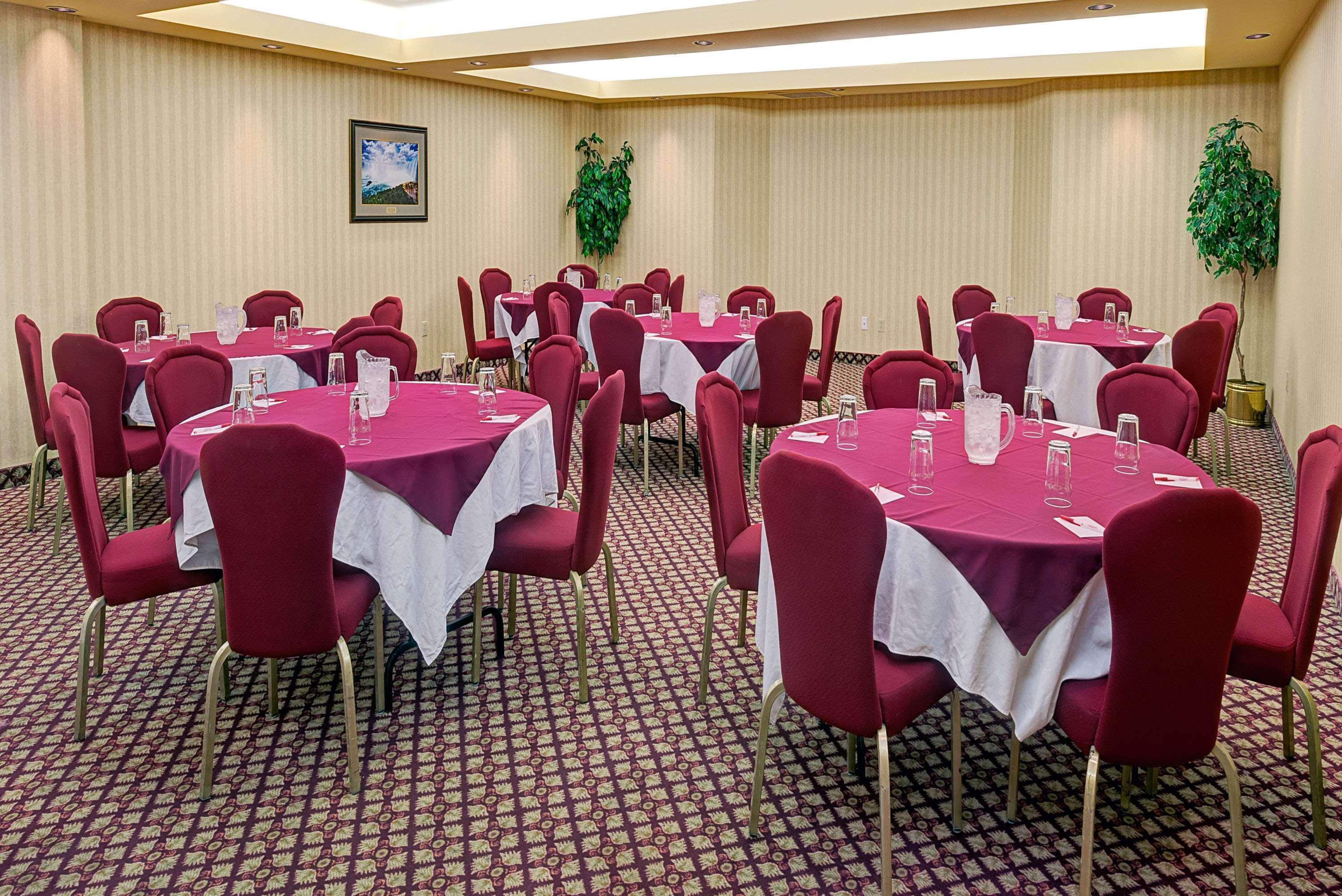 Hotel Ramada By Wyndham Falls/fallsview 3*