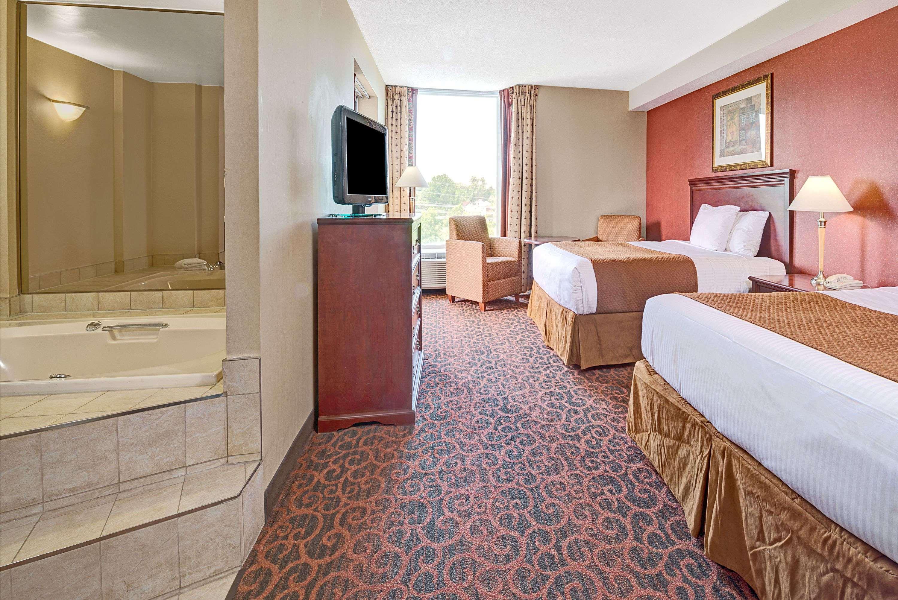 Hotel Ramada By Wyndham Falls/fallsview 3*